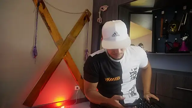 Snapshot of massimo_vidal_ chatting on September 15, 2025, 2:50 pm massimo vidal online show from September 15, 2025, 2:50 pm