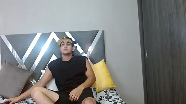 Snapshot of massimo_vidal_ chatting on September 22, 2025, 12:11 pm massimo vidal online show from September 22, 2025, 12:11 pm