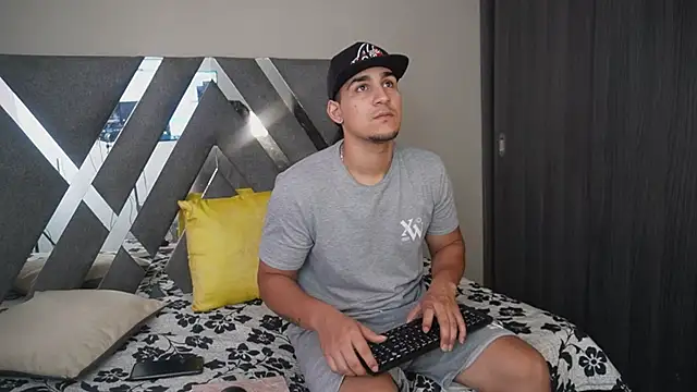 Snapshot of massimo_vidal_ chatting on September 24, 2025, 12:33 pm massimo vidal online show from September 24, 2025, 12:33 pm