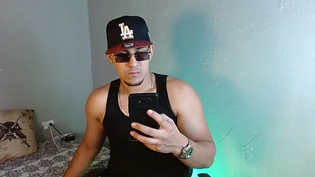 Snapshot of massimo_vidal_ chatting on November 6, 2025, 2:37 am massimo vidal online show from November 6, 2025, 2:37 am