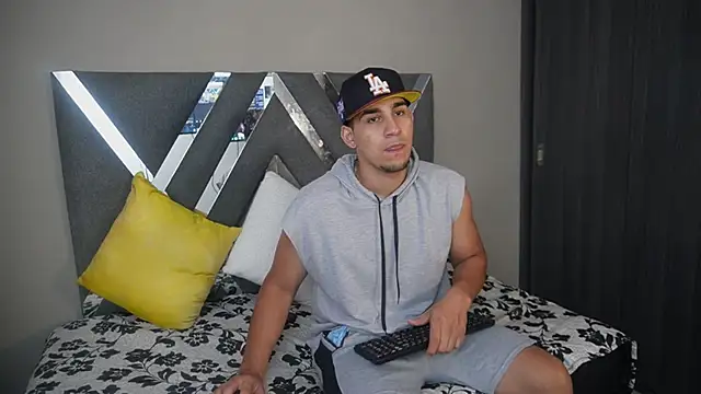 Snapshot of massimo_vidal_ chatting on September 23, 2025, 12:01 pm massimo vidal online show from September 23, 2025, 12:01 pm