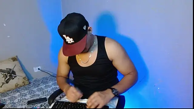 Snapshot of massimo_vidal_ chatting on November 13, 2025, 8:35 pm massimo vidal online show from November 13, 2025, 8:35 pm