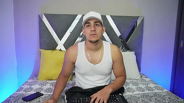 Snapshot of massimo_vidal_ chatting on October 7, 2025, 1:01 pm massimo vidal online show from October 7, 2025, 1:01 pm