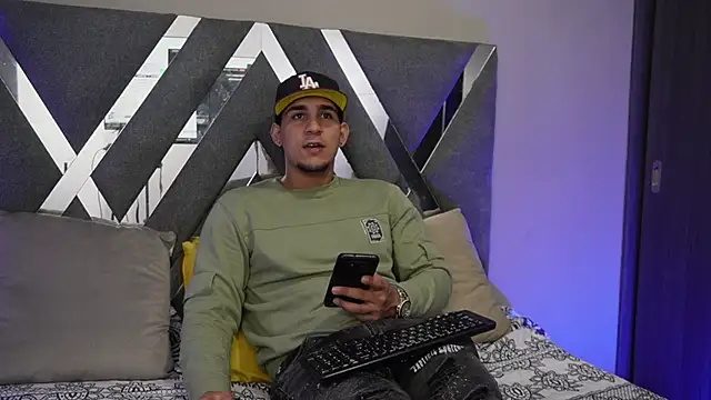 Snapshot of massimo_vidal_ chatting on October 15, 2025, 1:48 am massimo vidal online show from October 15, 2025, 1:48 am