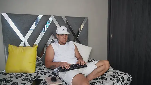 Snapshot of massimo_vidal_ chatting on September 25, 2025, 1:06 pm massimo vidal online show from September 25, 2025, 1:06 pm