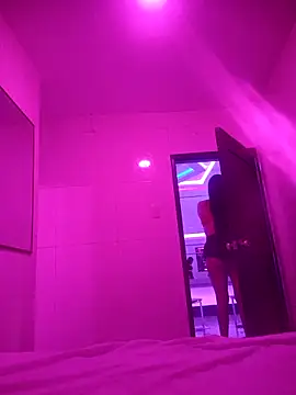 SaraBust online show from November 21, 2025, 9:03 pm