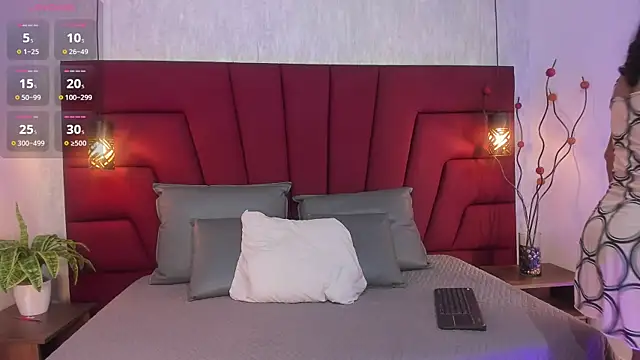 Snapshot of Miranda_Laurent chatting on October 7, 2025, 7:26 pm Miranda Laurent online show from October 7, 2025, 7:26 pm