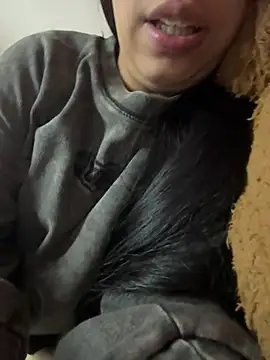 lulizoee online show from April 20, 2026, 6:31 pm