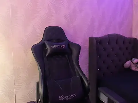 Snapshot of bull_cam chatting on November 26, 2025, 8:53 pm bull cam online show from November 26, 2025, 8:53 pm