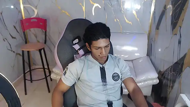 Snapshot of bull_cam chatting on November 28, 2025, 3:56 pm bull cam online show from November 28, 2025, 3:56 pm