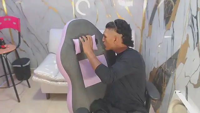 Snapshot of bull_cam chatting on September 10, 2025, 5:34 pm bull cam online show from September 10, 2025, 5:34 pm