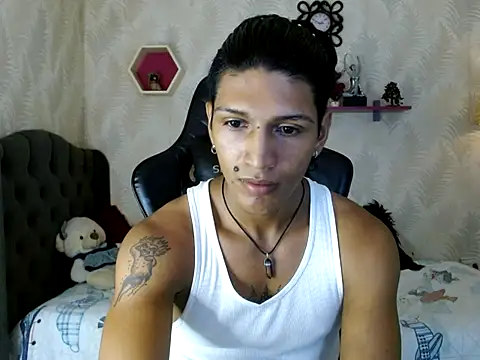 Snapshot of bull_cam chatting on November 4, 2025, 5:06 pm bull cam online show from November 4, 2025, 5:06 pm