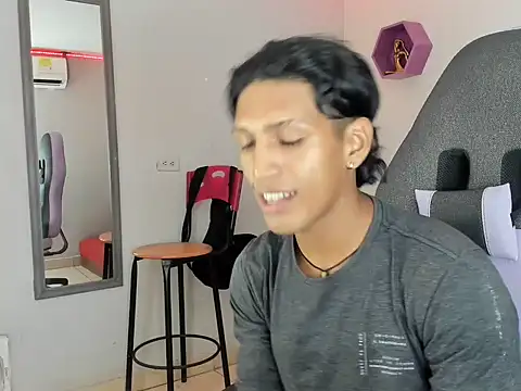 Snapshot of bull_cam chatting on September 19, 2025, 8:24 pm bull cam online show from September 19, 2025, 8:24 pm