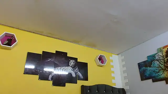 Snapshot of bull_cam chatting on October 21, 2025, 5:01 pm bull cam online show from October 21, 2025, 5:01 pm