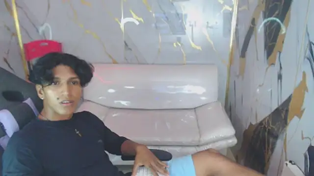 Snapshot of bull_cam chatting on November 2, 2025, 4:34 pm bull cam online show from November 2, 2025, 4:34 pm