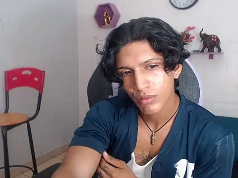 Snapshot of bull_cam chatting on November 21, 2025, 3:44 pm bull cam online show from November 21, 2025, 3:44 pm