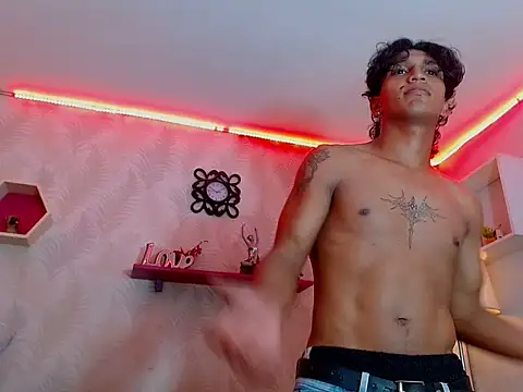 Snapshot of bull_cam chatting on October 18, 2025, 6:32 pm bull cam online show from October 18, 2025, 6:32 pm