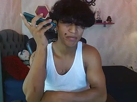 Snapshot of bull_cam chatting on November 12, 2025, 5:17 pm bull cam online show from November 12, 2025, 5:17 pm