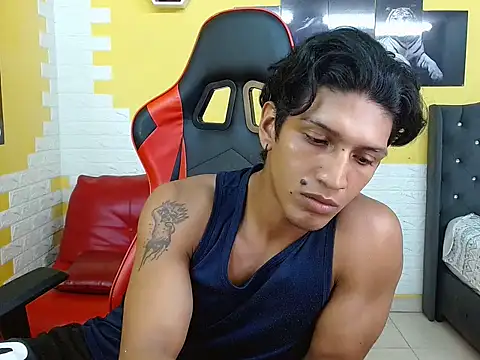 Snapshot of bull_cam chatting on December 3, 2025, 1:39 am bull cam online show from December 3, 2025, 1:39 am