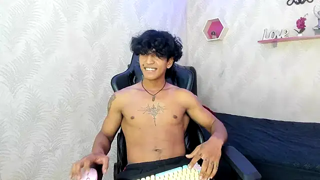 Snapshot of bull_cam chatting on November 22, 2025, 7:13 pm bull cam online show from November 22, 2025, 7:13 pm