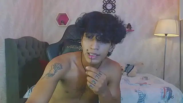 Snapshot of bull_cam chatting on November 11, 2025, 7:08 pm bull cam online show from November 11, 2025, 7:08 pm