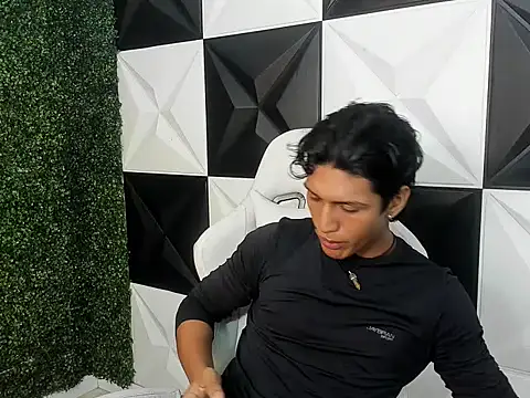 Snapshot of bull_cam chatting on December 2, 2025, 2:01 am bull cam online show from December 2, 2025, 2:01 am