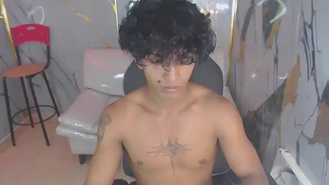 Snapshot of bull_cam chatting on October 26, 2025, 4:18 pm bull cam online show from October 26, 2025, 4:18 pm