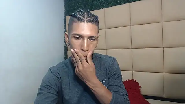 Snapshot of bull_cam chatting on September 12, 2025, 5:35 pm bull cam online show from September 12, 2025, 5:35 pm