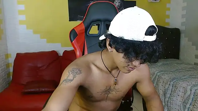 Snapshot of bull_cam chatting on November 16, 2025, 6:56 pm bull cam online show from November 16, 2025, 6:56 pm