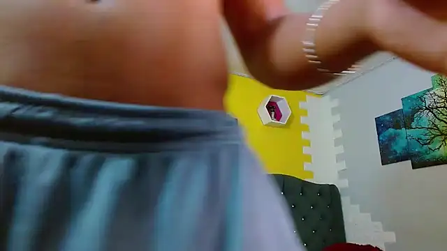 Snapshot of bull_cam chatting on October 20, 2025, 5:35 pm bull cam online show from October 20, 2025, 5:35 pm