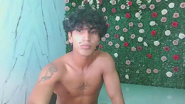 Snapshot of bull_cam chatting on November 15, 2025, 8:13 pm bull cam online show from November 15, 2025, 8:13 pm