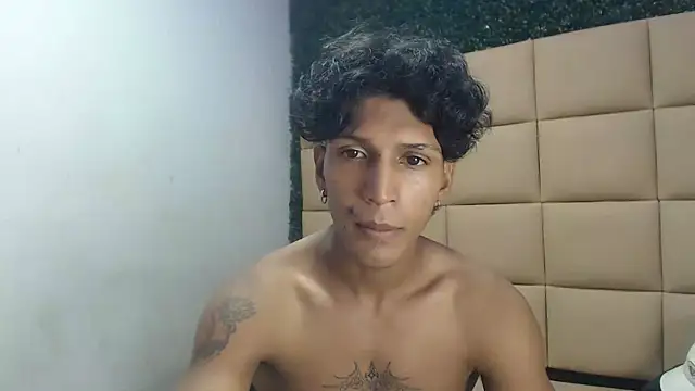 Snapshot of bull_cam chatting on October 9, 2025, 3:01 pm bull cam online show from October 9, 2025, 3:01 pm