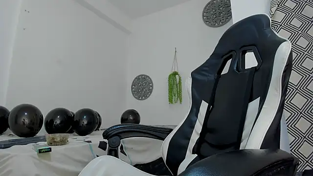 Snapshot of Jax_Maliq chatting on October 16, 2025, 5:59 am Jax Maliq online show from October 16, 2025, 5:59 am