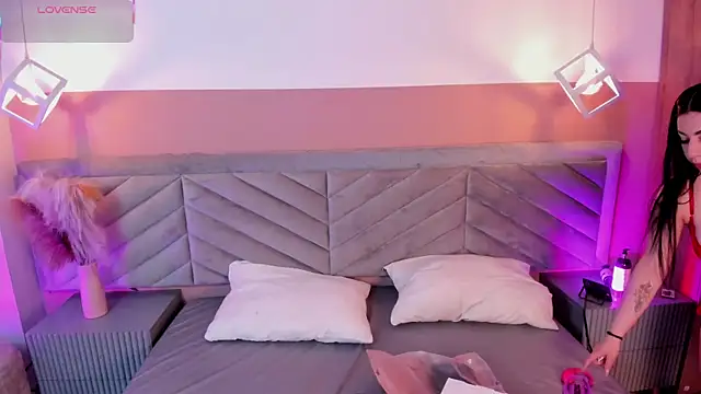 Snapshot of Mia_Valentine_ chatting on October 28, 2025, 10:41 pm Mia Valentine online show from October 28, 2025, 10:41 pm