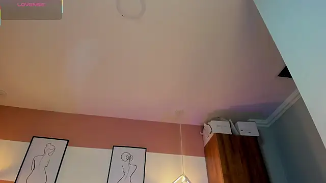 Snapshot of Mia_Valentine_ chatting on November 24, 2025, 8:20 pm Mia Valentine online show from November 24, 2025, 8:20 pm