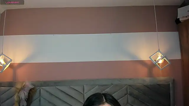 Snapshot of Mia_Valentine_ chatting on October 16, 2025, 8:39 pm Mia Valentine online show from October 16, 2025, 8:39 pm