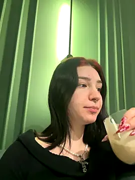VampyScarlet online show from October 14, 2025, 4:24 am