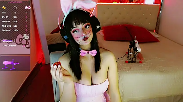 Lunyhose online show from October 31, 2025, 9:00 pm