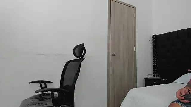 markAndPhilip online show from December 2, 2025, 11:56 am