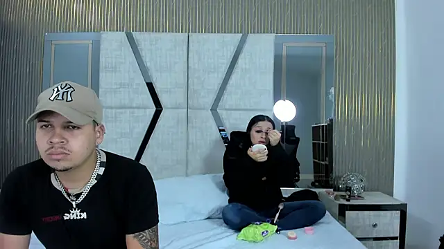 markAndPhilip online show from November 10, 2025, 12:32 pm