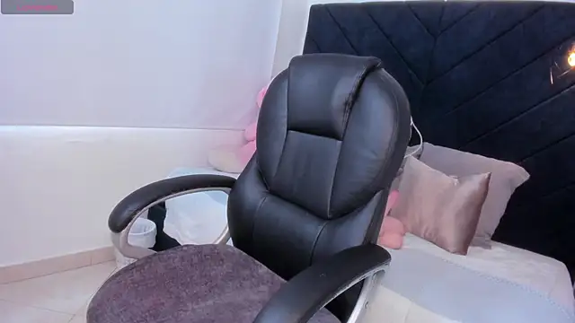 Snapshot of kate_lua chatting on January 10, 2026, 1:06 pm kate lua online show from January 10, 2026, 1:06 pm