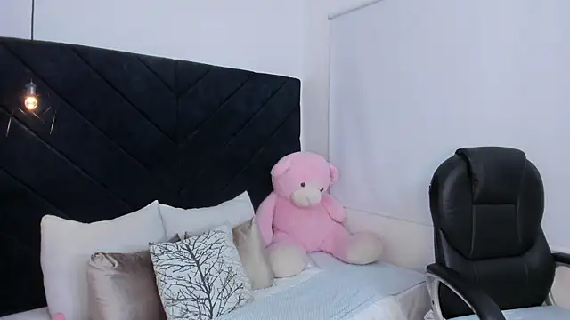 Snapshot of kate_lua chatting on February 4, 2026, 12:00 pm kate lua online show from February 4, 2026, 12:00 pm