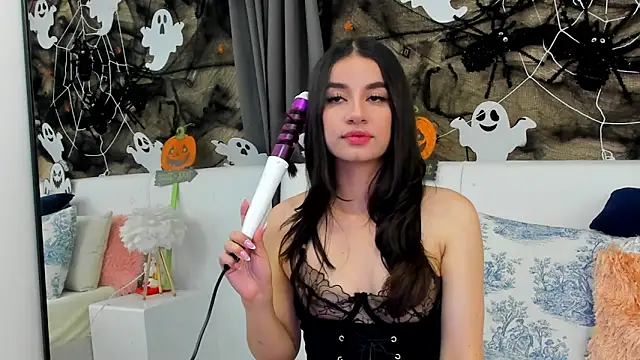 Snapshot of MiaDunoff chatting on October 11, 2025, 9:49 pm MiaDunoff online show from October 11, 2025, 9:49 pm