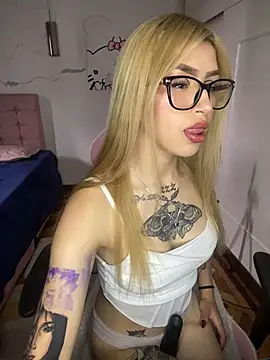 PrettyAshley  online show from June 2, 2026, 7:36 pm