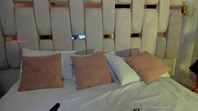 Snapshot of charlotte_line chatting on December 2, 2025, 6:09 pm charlotte line online show from December 2, 2025, 6:09 pm