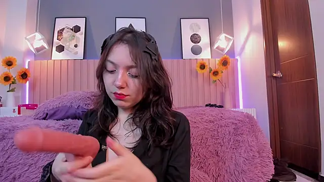 Nina Ford online show from April 8, 2026, 3:08 am