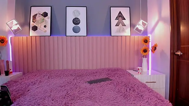 Nina Ford online show from March 13, 2026, 3:11 am