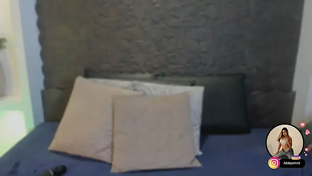 aby smiith  online show from March 31, 2026, 7:49 pm