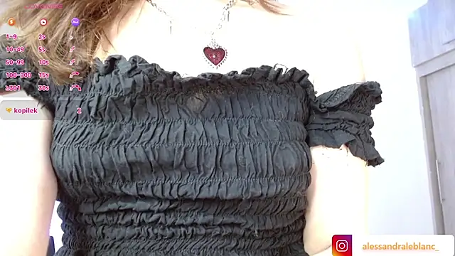 Snapshot of AlessandraLB chatting on September 12, 2025, 10:26 am AlessandraLB online show from September 12, 2025, 10:26 am