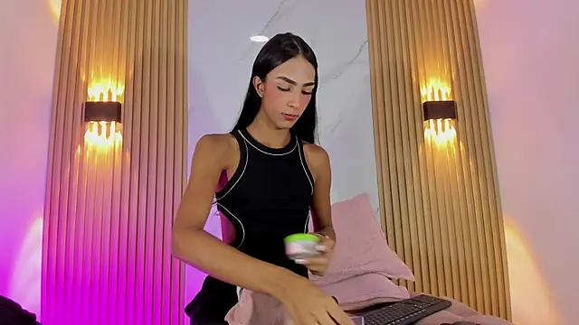 Valentinaliux  online show from April 15, 2026, 12:10 pm